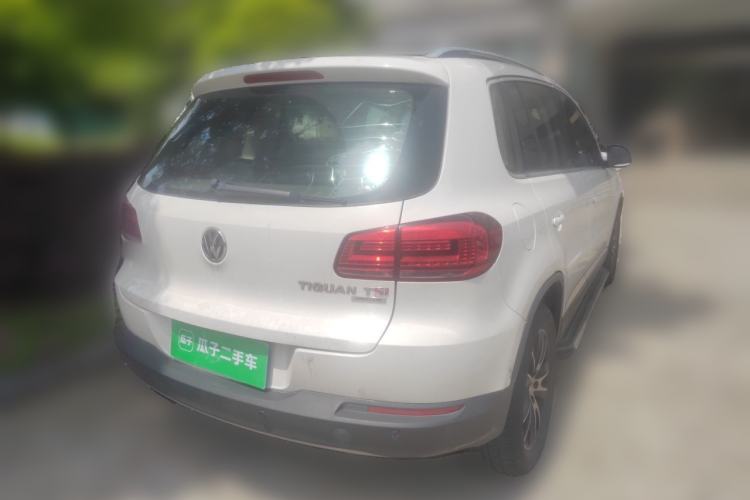 Used Volkswagen Tiguan 2015 1.8TSI Automatic All-Wheel-Drive Luxury Model Rear Right 45 Deg
