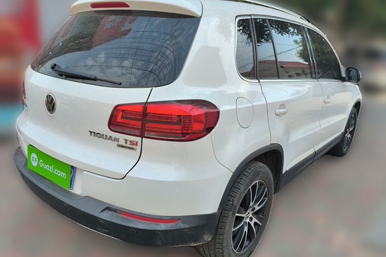 Used Volkswagen Tiguan 2015 1.8TSI Automatic All-Wheel-Drive Luxury Model Rear Right 45 Deg