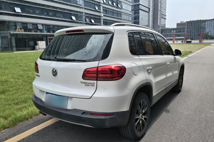 Used Volkswagen Tiguan 2015 1.8TSI Automatic Two-Wheel Drive Luxury Model Rear Right 45 Deg