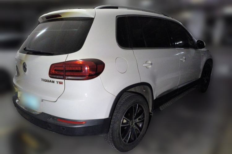 Used Volkswagen Tiguan 2015 1.8TSI Automatic Two-Wheel Drive Luxury Model Rear Right 45 Deg