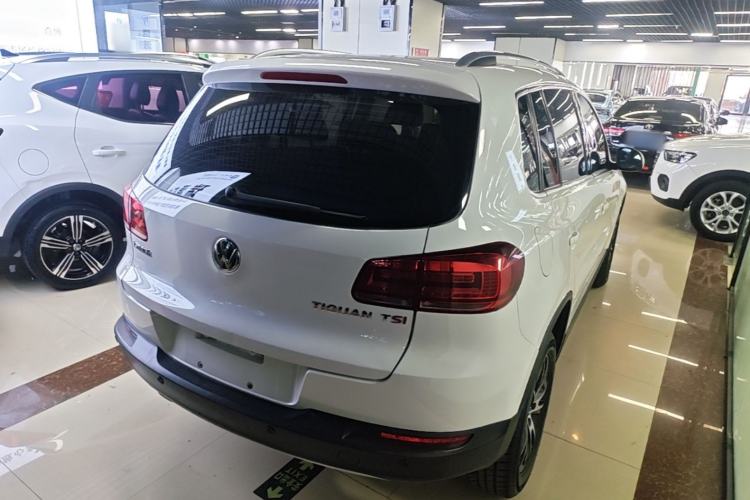 Used Volkswagen Tiguan 2015 1.8TSI Automatic Two-Wheel Drive Luxury Model Rear Right 45 Deg