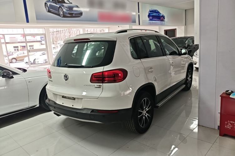 Used Volkswagen Tiguan 2015 1.8TSI Automatic All-Wheel-Drive Luxury Model Rear Right 45 Deg