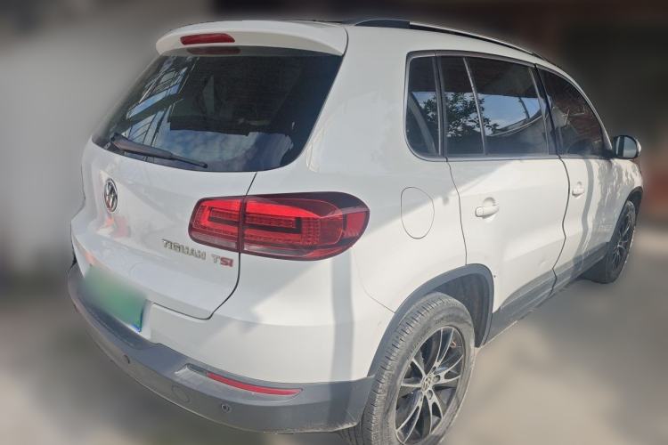 Used Volkswagen Tiguan 2015 1.8TSI Automatic Two-Wheel Drive Luxury Model Rear Right 45 Deg