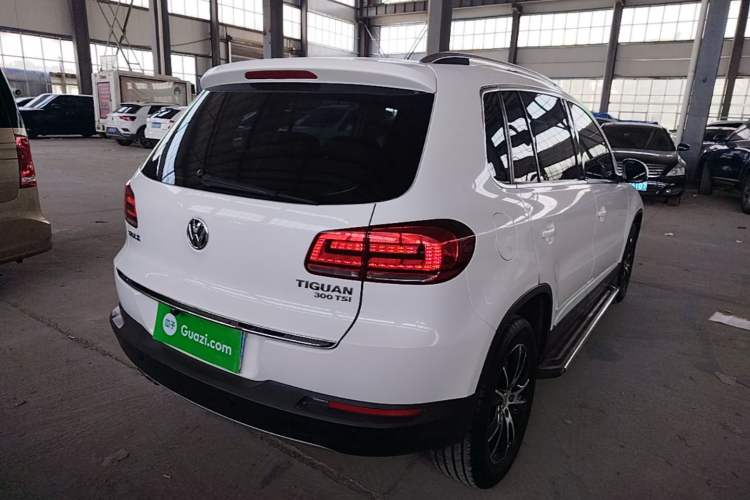 Used Volkswagen Tiguan 2015 1.8TSI Automatic Two-Wheel Drive Luxury Model Rear Right 45 Deg