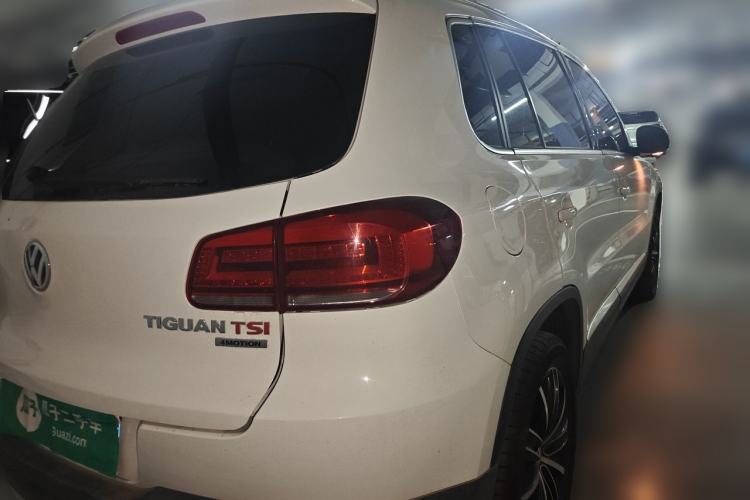 Used Volkswagen Tiguan 2015 2.0 TSI Automatic All-Wheel Drive Flagship Edition Rear Right 45 Deg