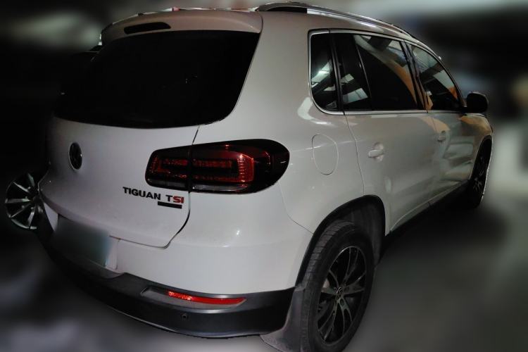 Used Volkswagen Tiguan 2015 1.8TSI Automatic All-Wheel-Drive Luxury Model Rear Right 45 Deg