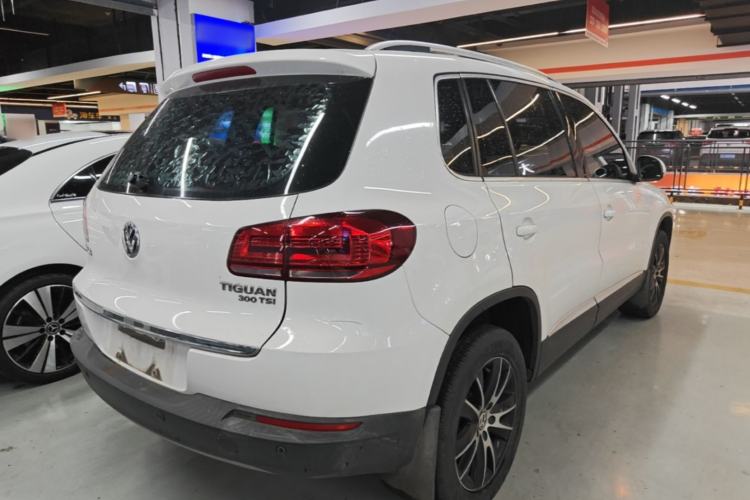 Used Volkswagen Tiguan 2015 1.8TSI Automatic Two-Wheel Drive Luxury Model Rear Right 45 Deg