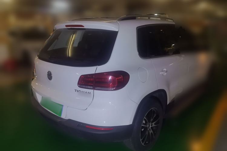 Used Volkswagen Tiguan 2015 1.8TSI Automatic All-Wheel-Drive Luxury Model Rear Right 45 Deg