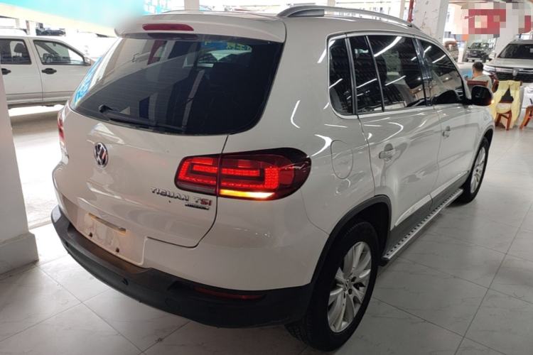 Used Volkswagen Tiguan 2015 1.8TSI Automatic All-Wheel-Drive Luxury Model Rear Right 45 Deg