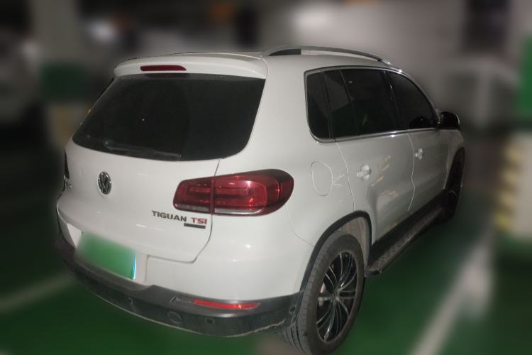 Used Volkswagen Tiguan 2015 2.0 TSI Automatic All-Wheel Drive Flagship Edition Rear Right 45 Deg