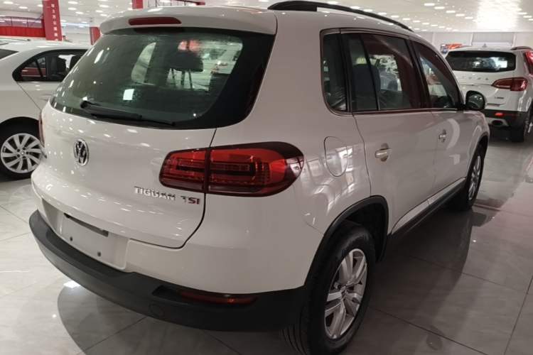 Used Volkswagen Tiguan 2015 1.8TSI Automatic Two-Wheel Drive Trend Edition Rear Right 45 Deg