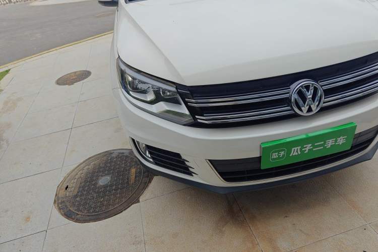 Used Volkswagen Tiguan 2015 1.8TSI Automatic All-Wheel Drive Style Vision Edition Right Front Headlight
