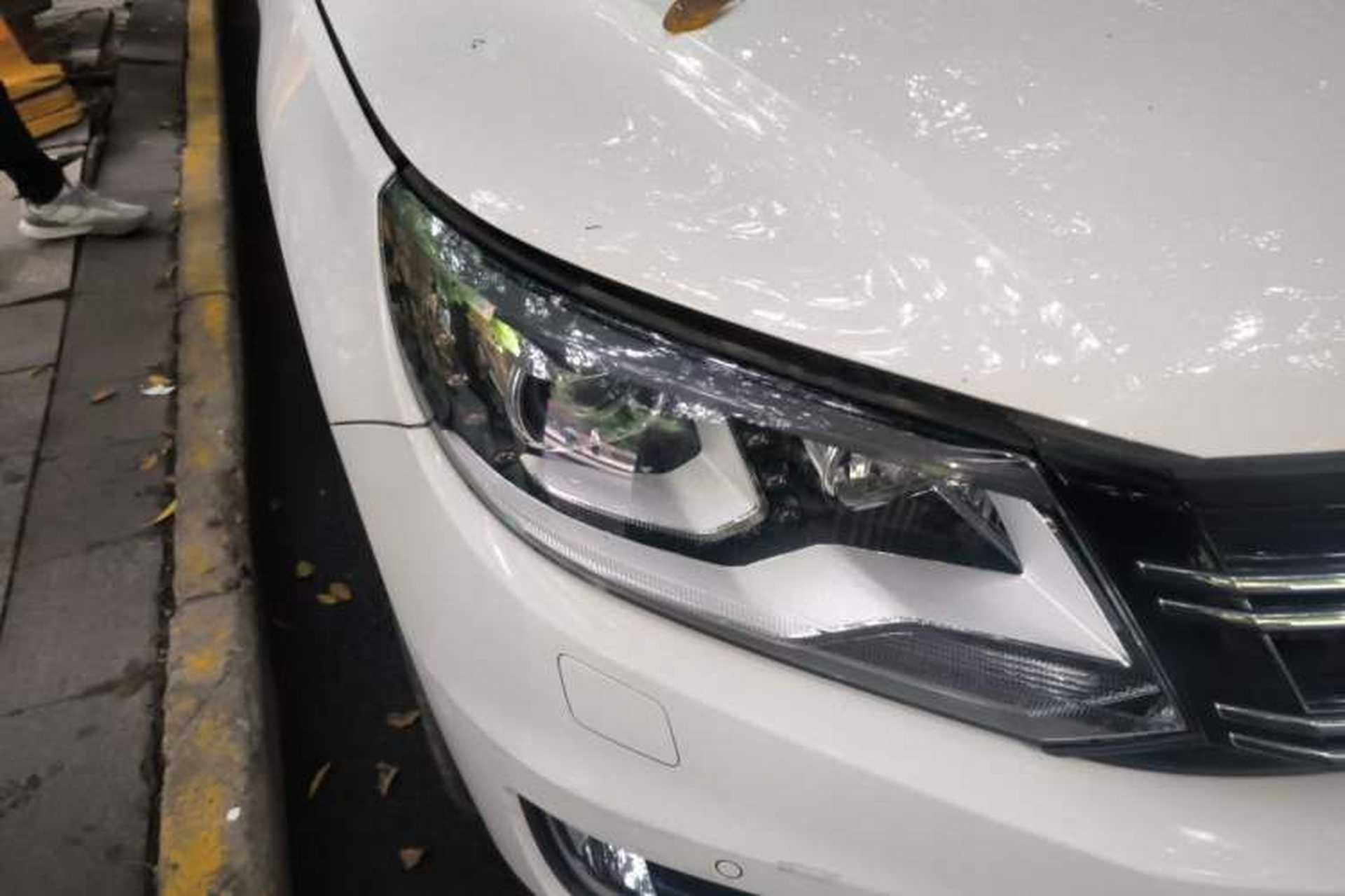 Used Volkswagen Tiguan 2015 2.0 TSI Automatic All-Wheel Drive Flagship Edition Right Front Headlight