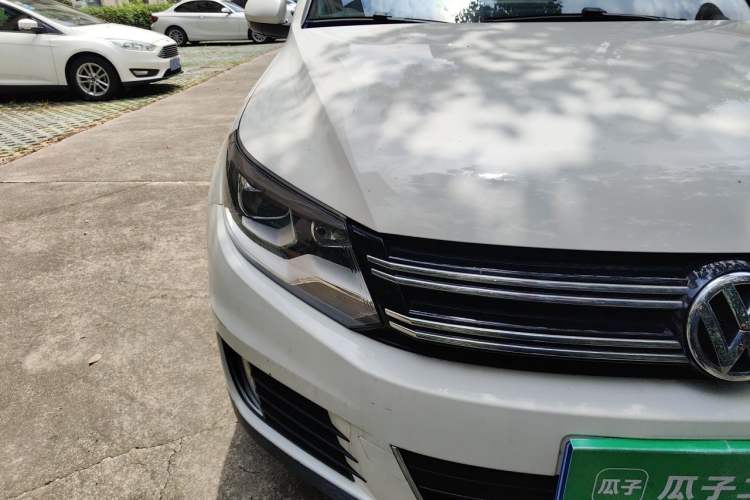 Used Volkswagen Tiguan 2015 1.8TSI Automatic All-Wheel-Drive Luxury Model Right Front Headlight