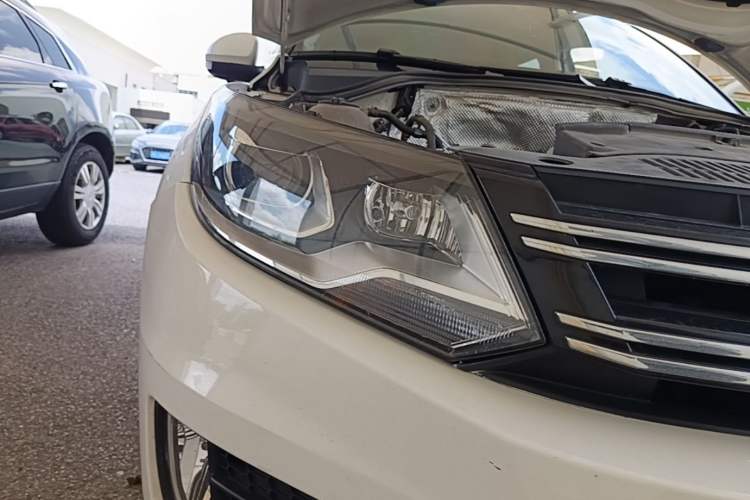 Used Volkswagen Tiguan 2015 1.8TSI Automatic Two-Wheel Drive Comfort Edition Right Front Headlight