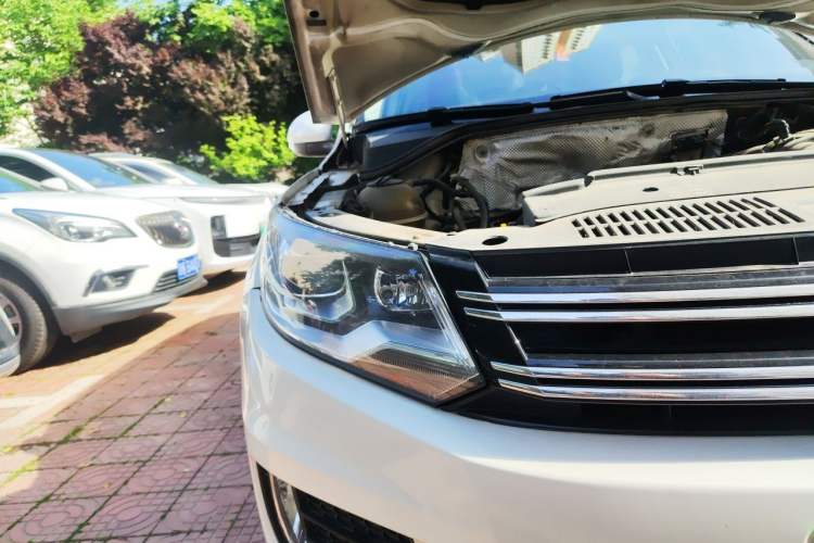 Used Volkswagen Tiguan 2015 1.8TSI Automatic Two-Wheel Drive Luxury Model Right Front Headlight