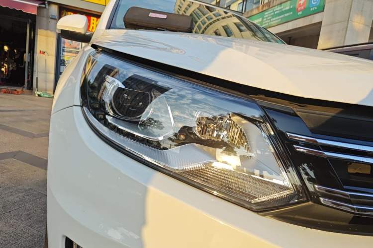 Used Volkswagen Tiguan 2015 1.8TSI Automatic Two-Wheel Drive Luxury Model Right Front Headlight