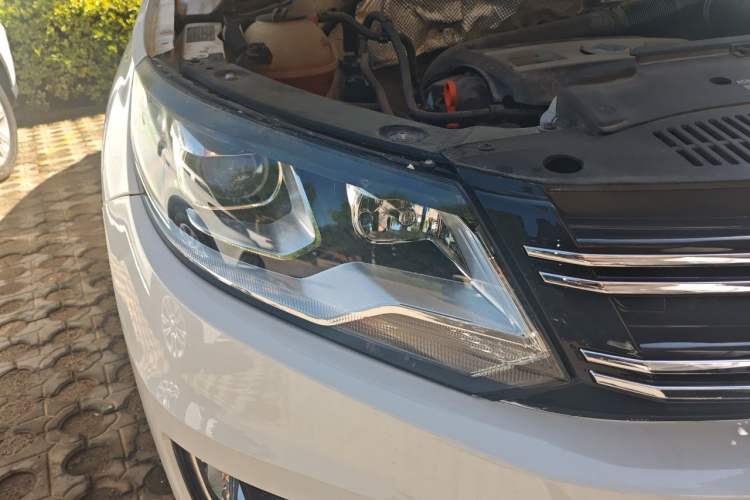 Used Volkswagen Tiguan 2015 1.8TSI Automatic Two-Wheel Drive Luxury Model Right Front Headlight