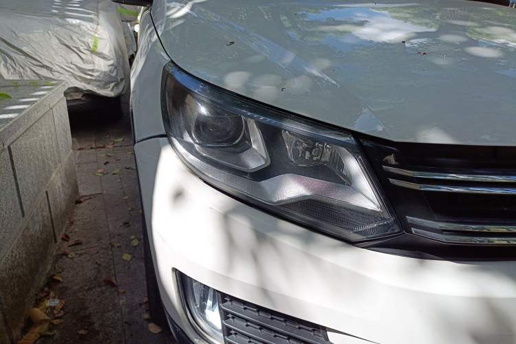 Used Volkswagen Tiguan 2015 1.8TSI Automatic Two-Wheel Drive Luxury Model Right Front Headlight