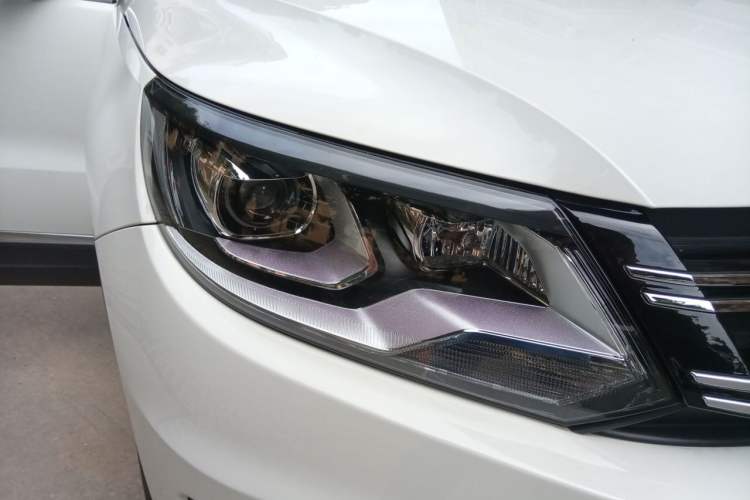 Used Volkswagen Tiguan 2015 1.8TSI Automatic Two-Wheel Drive Luxury Model Right Front Headlight