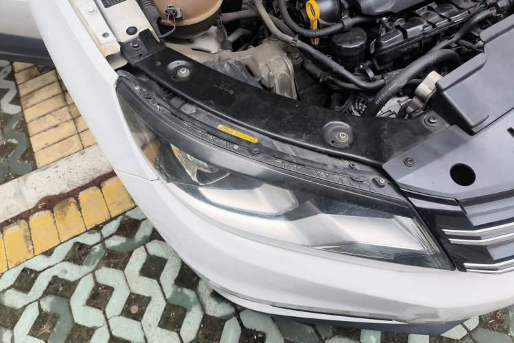 Used Volkswagen Tiguan 2015 1.8TSI Automatic Two-Wheel Drive Trend Edition Right Front Headlight