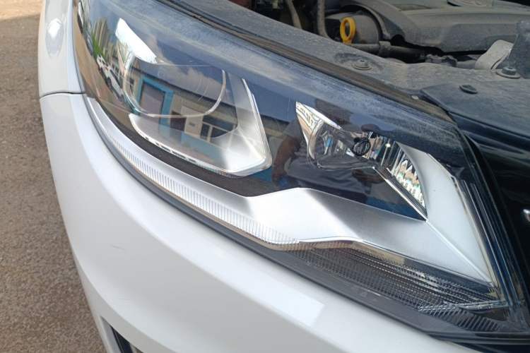 Used Volkswagen Tiguan 2015 1.8TSI Automatic Two-Wheel Drive Luxury Model Right Front Headlight