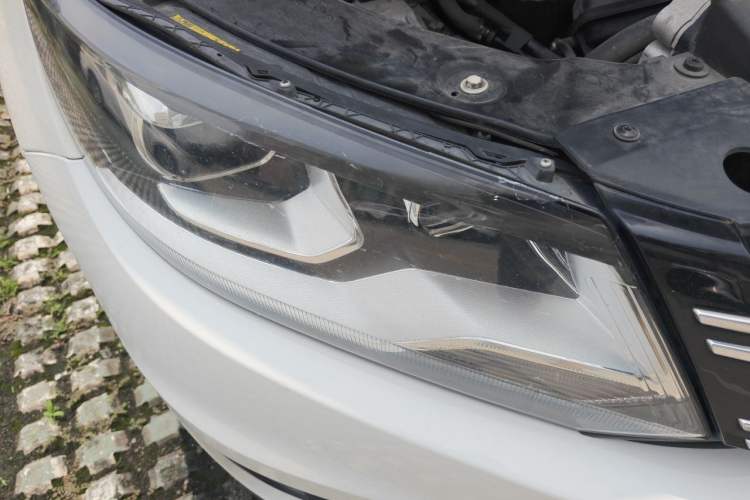 Used Volkswagen Tiguan 2015 1.8TSI Automatic Two-Wheel Drive Comfort Edition Right Front Headlight