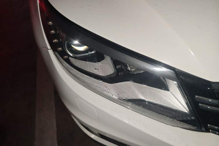 Used Volkswagen Tiguan 2015 2.0 TSI Automatic All-Wheel Drive Flagship Edition Right Front Headlight