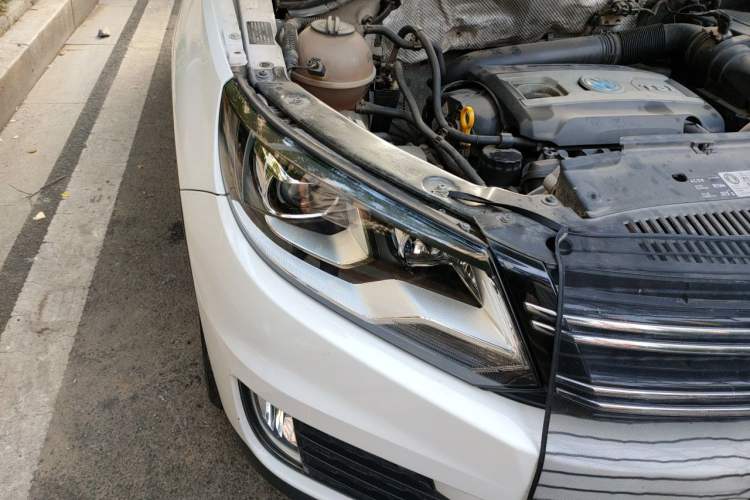 Used Volkswagen Tiguan 2015 1.8TSI Automatic Two-Wheel Drive Comfort Edition Right Front Headlight