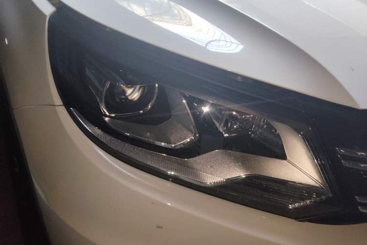Used Volkswagen Tiguan 2015 1.8TSI Automatic Two-Wheel Drive Luxury Model Right Front Headlight