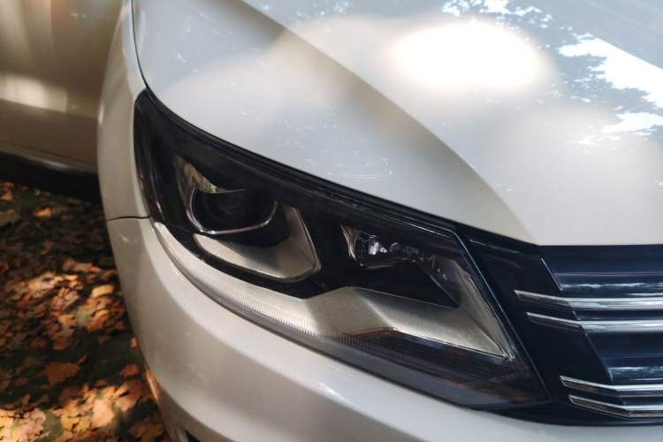 Used Volkswagen Tiguan 2015 1.8TSI Automatic Two-Wheel Drive Luxury Model Right Front Headlight