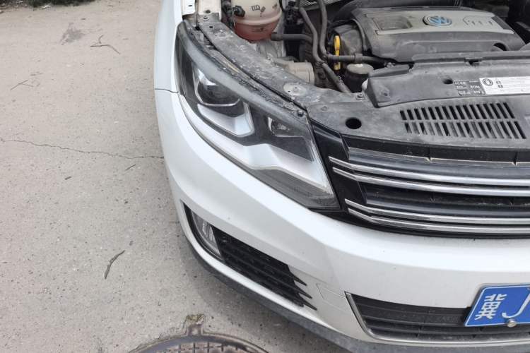 Used Volkswagen Tiguan 2015 1.8TSI Automatic All-Wheel Drive Style Vision Edition Right Front Headlight