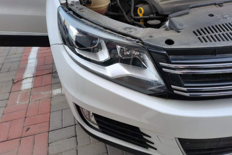 Used Volkswagen Tiguan 2015 1.8TSI Automatic Two-Wheel Drive Luxury Model Right Front Headlight