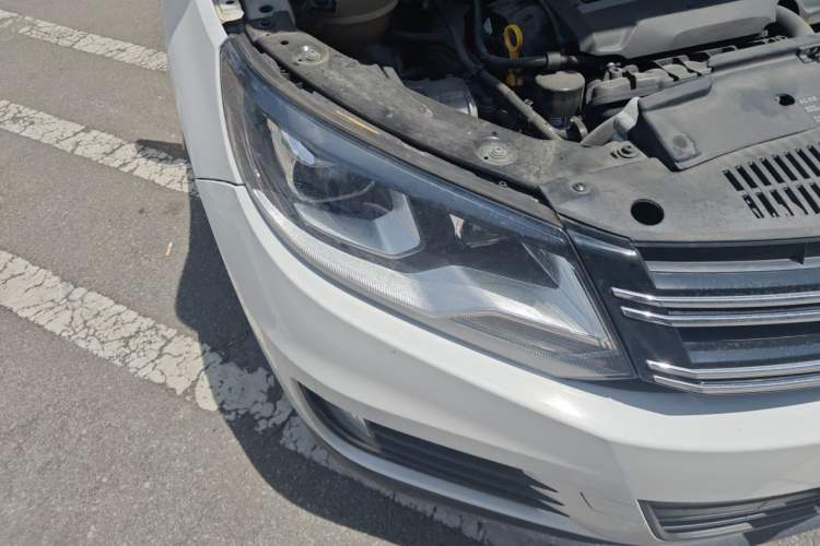 Used Volkswagen Tiguan 2015 1.8TSI Automatic Two-Wheel Drive Trend Edition Right Front Headlight