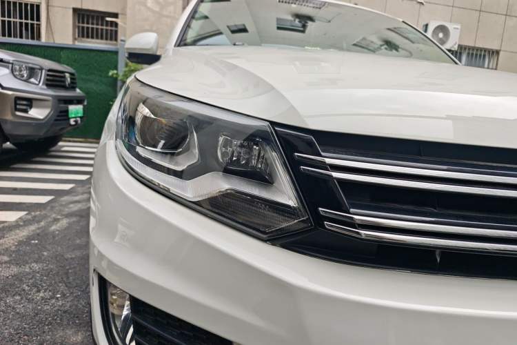 Used Volkswagen Tiguan 2015 1.8TSI Automatic Two-Wheel Drive Luxury Model Right Front Headlight