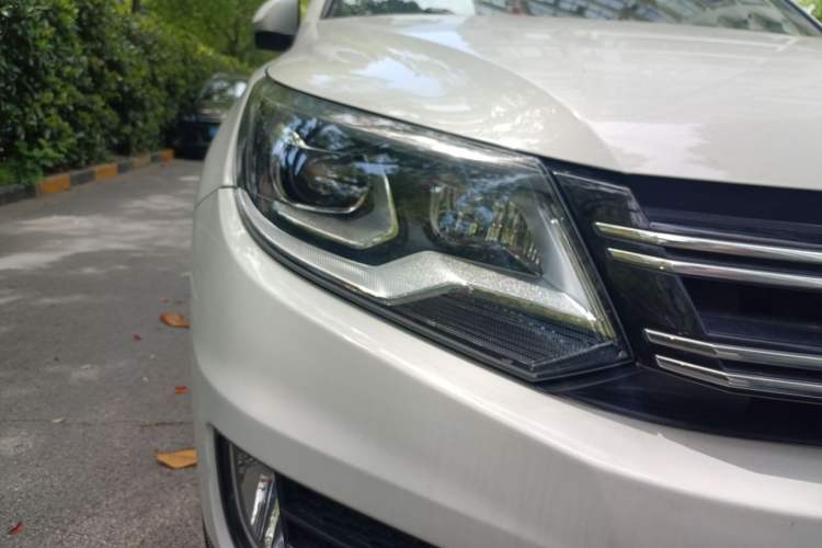 Used Volkswagen Tiguan 2015 1.8TSI Automatic Two-Wheel Drive Comfort Edition Right Front Headlight