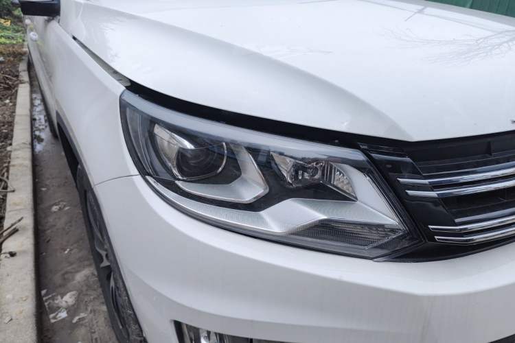 Used Volkswagen Tiguan 2015 2.0 TSI Automatic All-Wheel Drive Luxury Edition Right Front Headlight