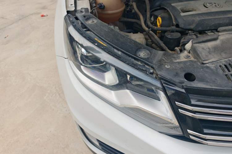 Used Volkswagen Tiguan 2015 1.8TSI Automatic Two-Wheel Drive Comfort Edition Right Front Headlight