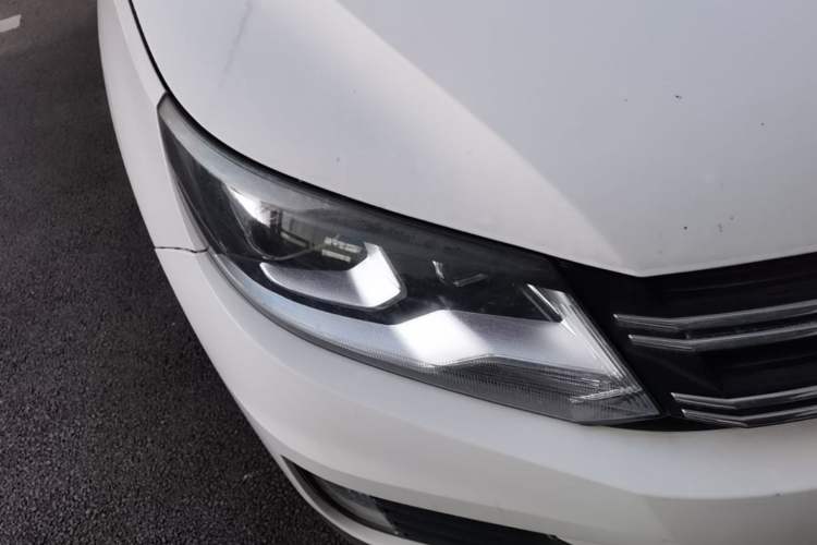 Used Volkswagen Tiguan 2015 1.8TSI Automatic Two-Wheel Drive Trend Edition Right Front Headlight