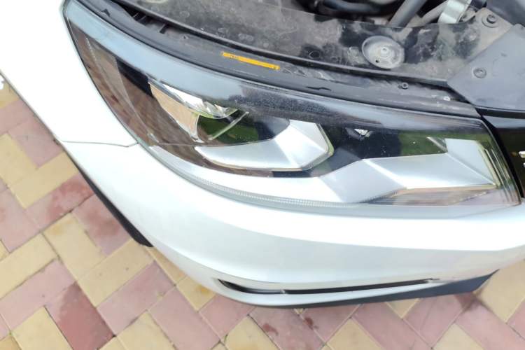 Used Volkswagen Tiguan 2015 1.8TSI Automatic Two-Wheel Drive Luxury Model Right Front Headlight