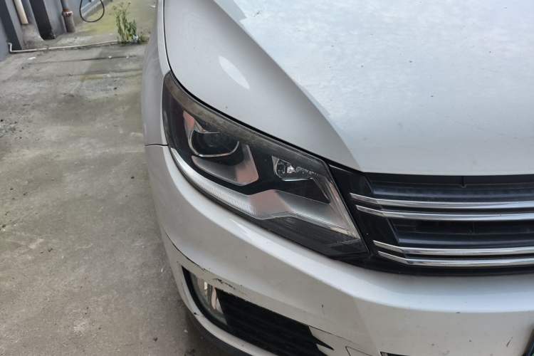 Used Volkswagen Tiguan 2015 1.8TSI Automatic Two-Wheel Drive Luxury Model Right Front Headlight