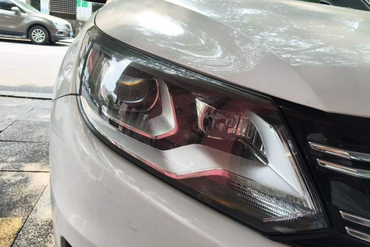 Used Volkswagen Tiguan 2015 1.8TSI Automatic Two-Wheel Drive Luxury Model Right Front Headlight