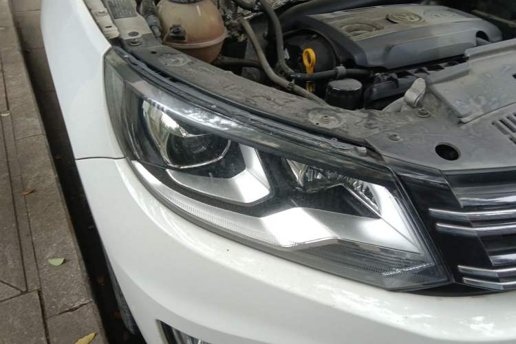 Used Volkswagen Tiguan 2015 1.8TSI Automatic Two-Wheel Drive Comfort Edition Right Front Headlight