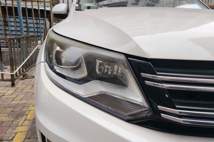 Used Volkswagen Tiguan 2015 1.8TSI Automatic Two-Wheel Drive Trend Edition Right Front Headlight