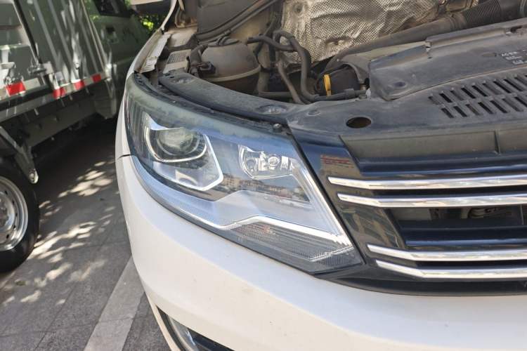 Used Volkswagen Tiguan 2015 1.8TSI Automatic Two-Wheel Drive Luxury Model Right Front Headlight