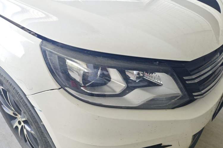 Used Volkswagen Tiguan 2015 1.8TSI Automatic Two-Wheel Drive Luxury Model Right Front Headlight
