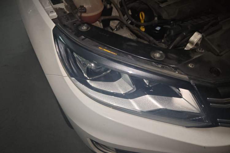 Used Volkswagen Tiguan 2015 1.8TSI Automatic Two-Wheel Drive Luxury Model Right Front Headlight