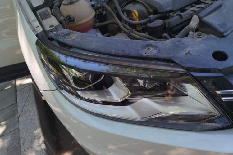 Used Volkswagen Tiguan 2015 1.8TSI Automatic Two-Wheel Drive Comfort Edition Right Front Headlight