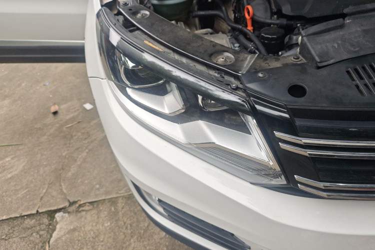 Used Volkswagen Tiguan 2015 1.8TSI Automatic Two-Wheel Drive Luxury Model Right Front Headlight