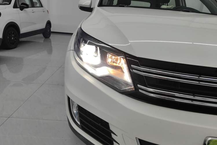 Used Volkswagen Tiguan 2015 1.8TSI Automatic Two-Wheel Drive Comfort Edition Right Front Headlight